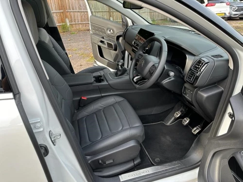 Group E - SUV-Style Manual Car